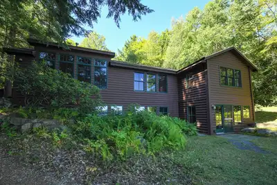 Image de Cozy Hidden Retreat on Thompson Lake with Beautiful Clear Shoreline