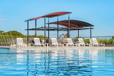 Image de 2 Cozy Units Near Landmarks! Pool, Gym, Parking and Shuttle! Pet Friendly!