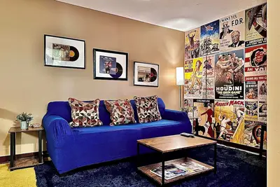 Image de 7 Beds! Explore downtown Pittsburgh | Large Groups