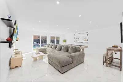 Luxury Poolside Paradise