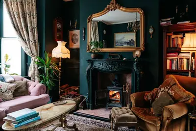 Image de Timeless Charm – Stylish 2br Victorian House