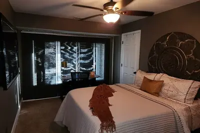 Image de St Louis Co- Tranquil 2-bed/1 bath house -Stl County-Sleeps 1-4