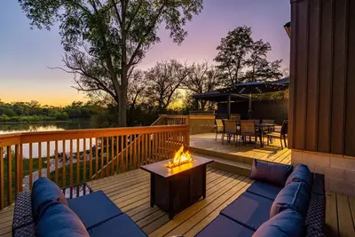 Image de Grand River Retreat- Cozy Caledonia home with hot tub & river access