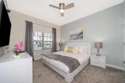 Image de Stunning Retreat Townhouse 10 mins to Disney with Pool