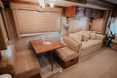 Image de Colorado River Rv in Enchanting Needles with beautiful views and boat launch.