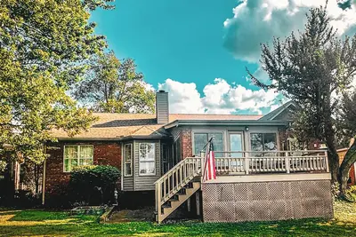 Image de Sunny rental on the golf course in Murfreesboro just minutes from Interstate