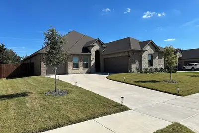 Image de 1 level New home available!