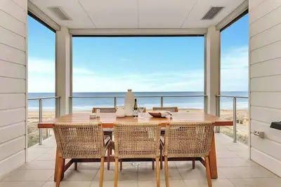 Image de Hamptons at Moana Panoramic Beachfront Living