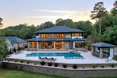 Image de Brand New Built\nLuxury Lakefront Getaway\nFriday Check-In/Check-Out Summer Season