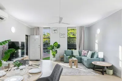 Image de Sandalwood Oasis Tropical Serenity near Waterfront