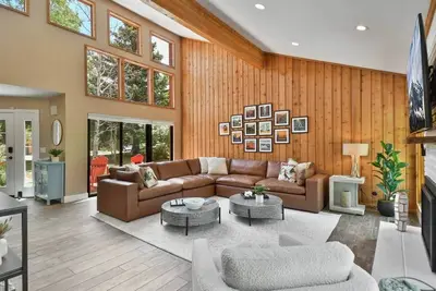 Image de Stylish Retreat: 3, 600+ Sq; Walk to Cabriolet