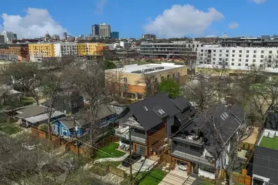 Image de East Austin Loft, F1 Ready, Sleeps 15, Luxury Design, Walk to Downtown