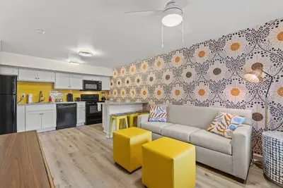 Image de Chic 1br | Cozy, Cute & Pet-Friendly