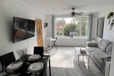 Image de Stylish 2-Bed Flat Allesley Coventry | Bhx Nec