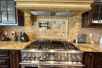 Image de Ultra-Luxury Spanish Wine Country Estate – Sleeps 18+ Pool/Spa