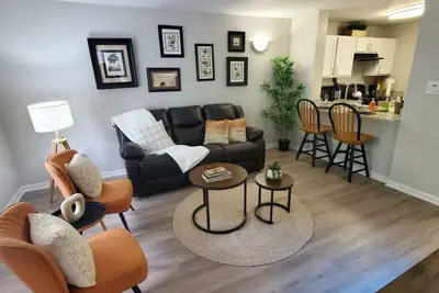 Image de Retreat – Near Ut, Downtown & Lady Bird