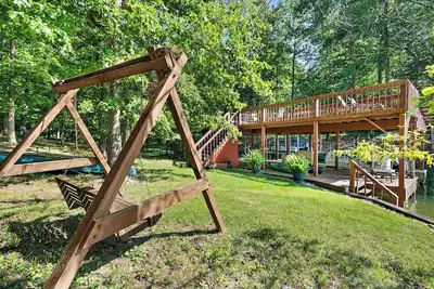 Image de Lakefront Cabin on Watts Bar Lake | Private Dock & Views