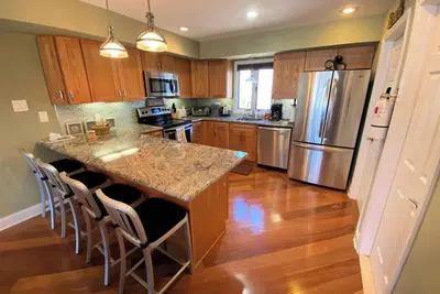 Image de Beach Block condo, 2 bed, 2. 5 bath short or long-term rental this offseason.