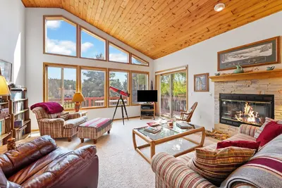 Image de New! Home on Golf Course, Fireplace, Spacious Deck