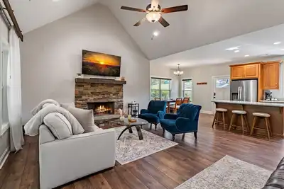 Image de Calm Retreat - Pet Friendly | Hot Tub | Fire Pit