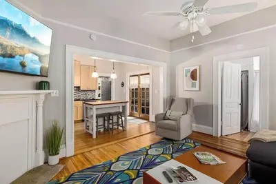 Image de 3-bedroom Bungalow, view of Uptown, walking distance to historic Plaza Midwood.