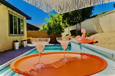 Image de Desert Dip & Splash | Hot Tub & Pool | Sleeps 8