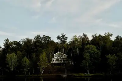 Image de Delightful 3-Bedroom House on Semi-Private Pond at Lake Oconee - Fishing/Nature