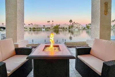 Image de Private Lakefront Home in Gated Community - 3 Bedroom/3 Bath + Loft