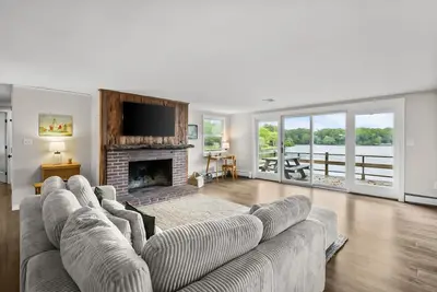 Image de Life's Better at Lakehouse Haven