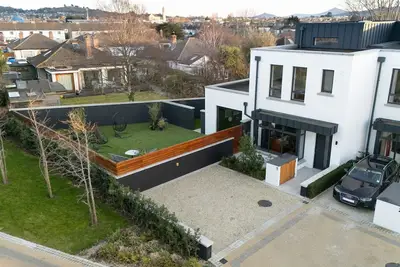 Image de Luxury Brand New 4br Seaside Retreat Dún Laoghaire