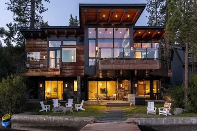 Image de Spectacular Modern Lakefront 4-bedroom house on Donner Lake in Truckee Ca