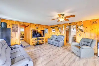 Image de Hunt, Fish & Hike: Home w/ Deck in Encampment