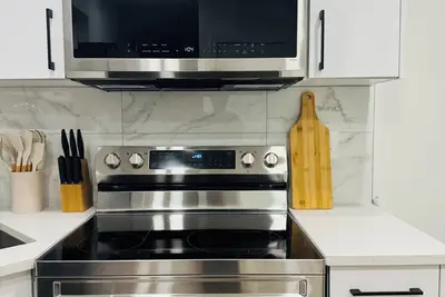 Image de Safe haven- Spacious and cozy two bedroom suite