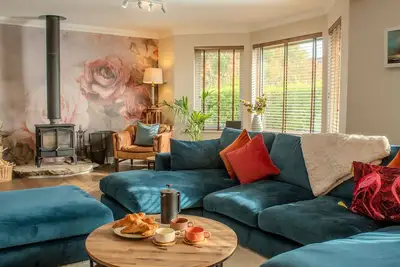 Image de 18 Dalfaber Park - Luxurious Aviemore Lodge with hot tub