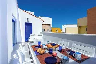 Image de Two minutes from Playa Jardin! Family vacation.