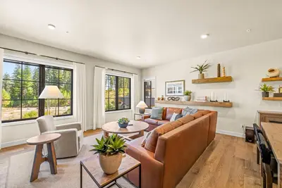 Image de Alpenglow Escape | Includes Two 1-Day Lift Tickets