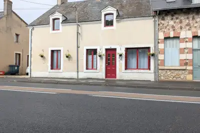 Image de Maison spacieuse avec terrasse couverte et parking en région naturelle