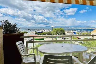 Image de Rocmar. Apartamento con vistas de ensueño al puerto de Roses.