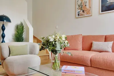 Image de A 1-Br Duplex in the Champs-Elysées