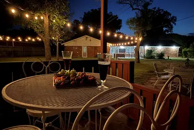 Image de Willow Way - Cozy Brick Home with Outdoor Oasis