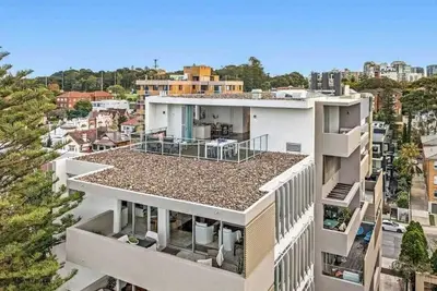 Image de Sunsoaked Bondi Penthouse with Ocean Views - 3bed with balcony, Ac and parking