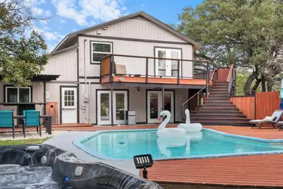 Image de Private Pool Home Near Lake Travis | Firepit, Grill & Hot Tub | Pet-Friendly!