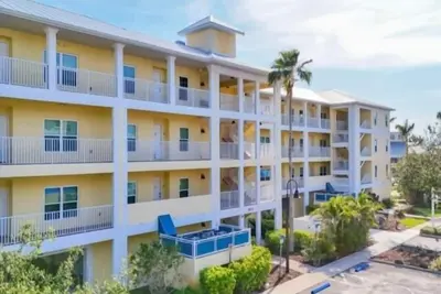 Image de Welcome to your slice of paradise.