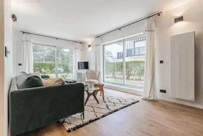 Image de Appartement au bord de la mer avec Jardin