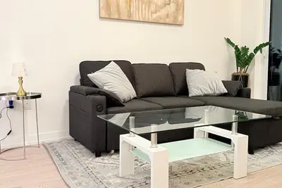 Image de 🌟 Executive Condo in Prime Erin Mills Location – Walk to Mall & Hospital 🌟