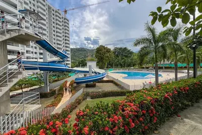 Image de Cozy apartment, nice view, air conditioning, three blocks from the park.