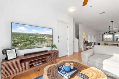 Image de Charming 2-bedroom townhome in lovely Charlotte with Ac, fitness room