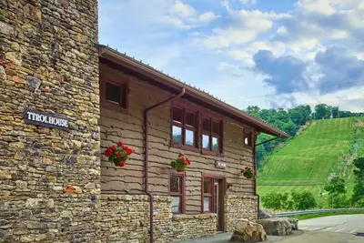 Image de Near Ski Lifts | Cozy Cedar Chalet w/ Full Kitchen