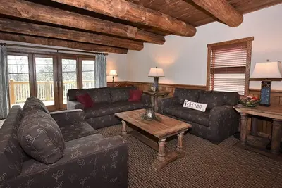 Image de Spacious 5br Chalet w/ Kitchen | Ski Lifts + Pools