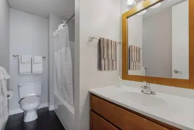 Image de Modern Downtown Flat - Parking Pool Gym Spa